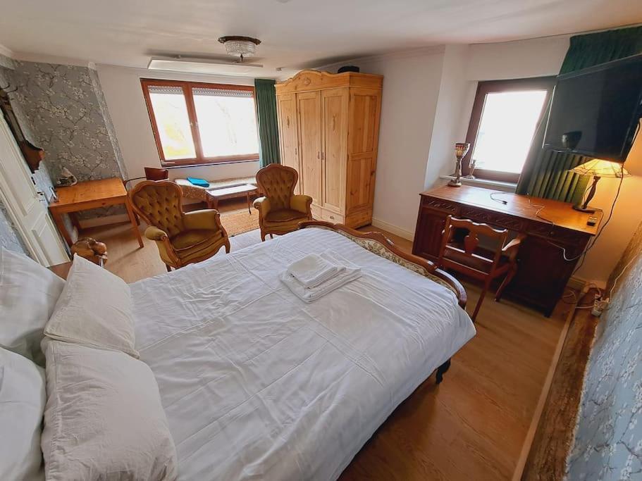 Haus Moselwald - 3 Bedrooms Enkirch Buitenkant foto